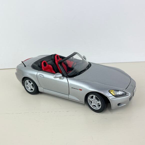 Maisto Diecast Honda S-2000 Convertible 1:18 Scale Model Car - Picture 1 of 8